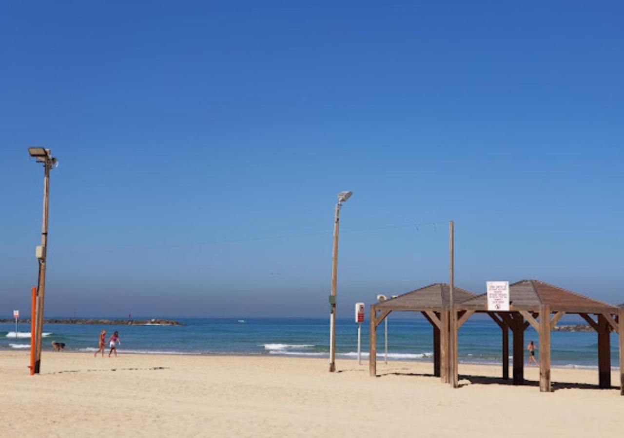 1b Patio House Premium Location W/2 Balcony * Tel Aviv
